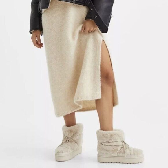 RARE H&M Faux fur Icon Snow Boots Sz 10 Lace Up Soft Biege Boho Soft Fluffy - Picture 9 of 10